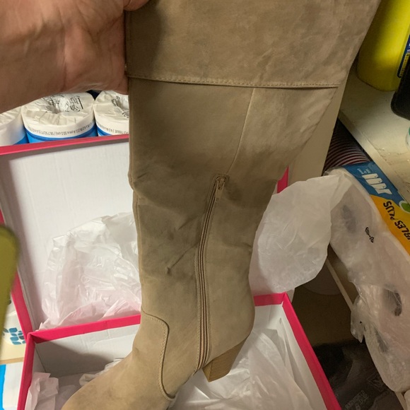 Boots - Picture 5 of 9